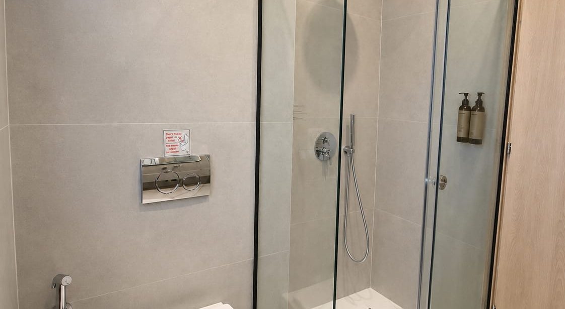 Alyki_Residences_nr3_bathroom_shower_paros_holiday_rentals_greek_villa_paros