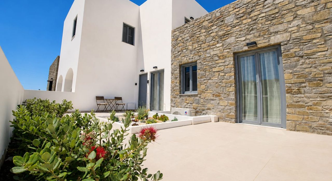 Alyki_Residences_nr3_entrance_area_paros_holiday_rentals_greek_villa_paros