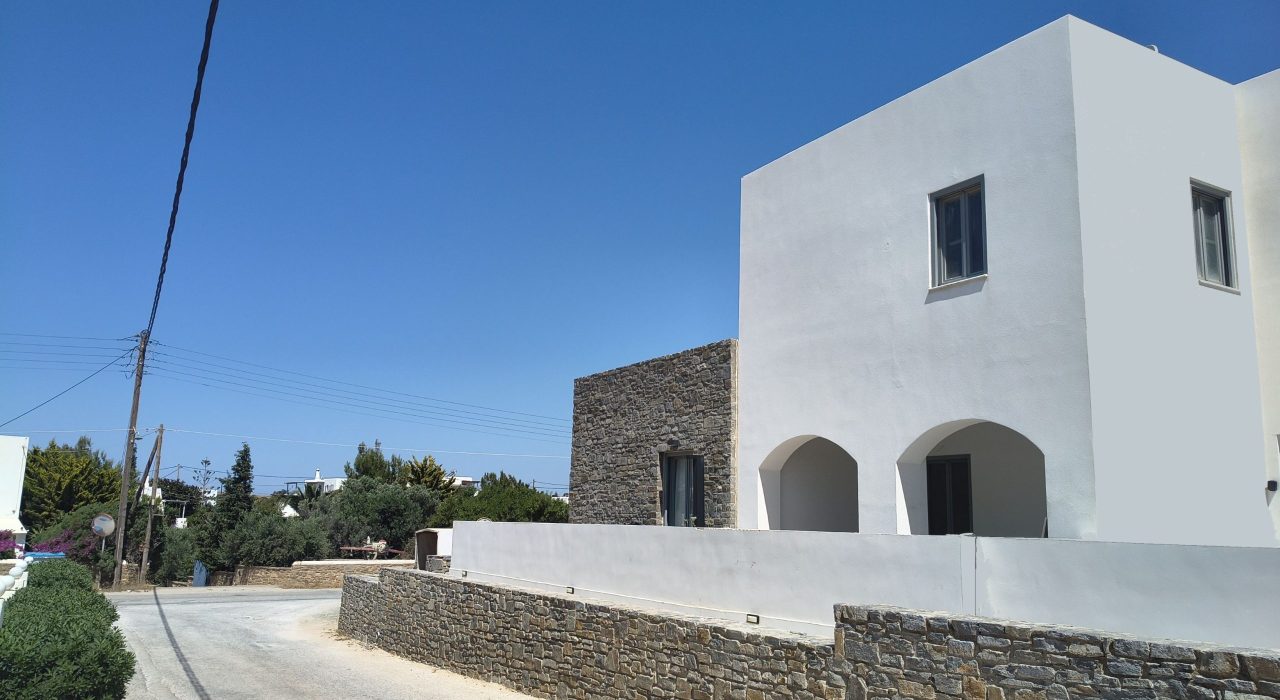Alyki_Residences_nr3_street_front_building_paros_holiday_rentals_greek_villa_paros